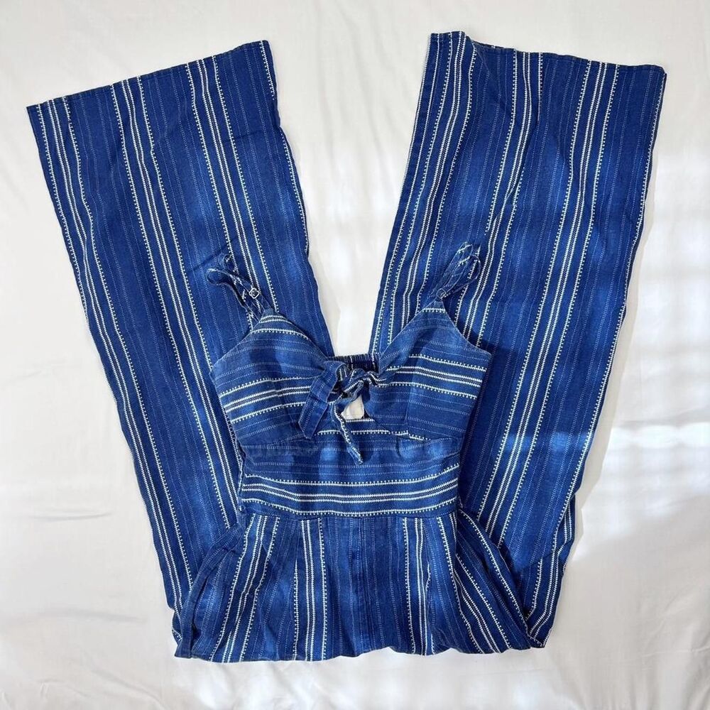 harper heritage by francesca’s | size xxs | indigo striped tie-front jumpsuit